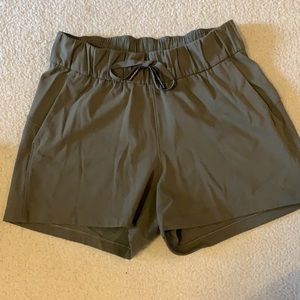 Lululemon On The Fly shorts